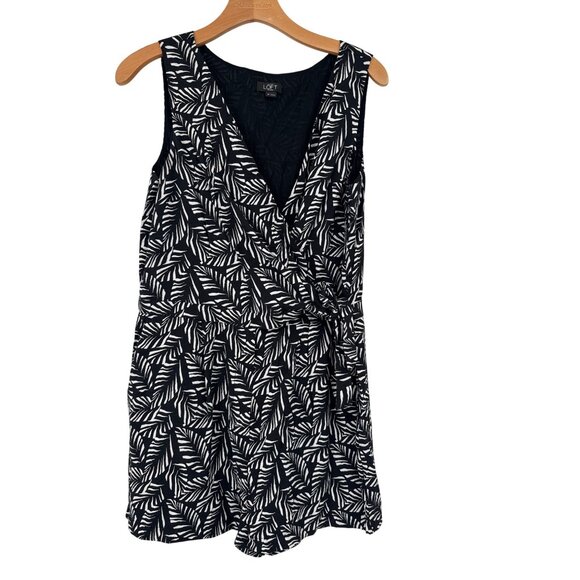 Ann Taylor Loft Petite Womens Black Leaf Print Sleeveless  Romper size 8P - Picture 2 of 7